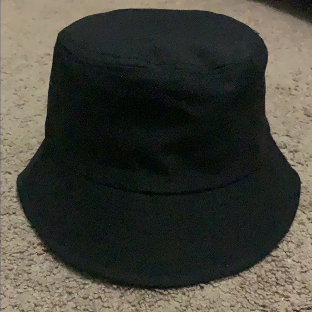 black bucket hat